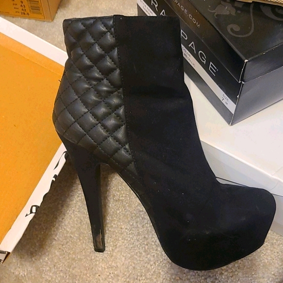 2B Bebe Shoes - Black side zip ankle boots